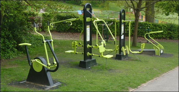 outdoor gym equipment